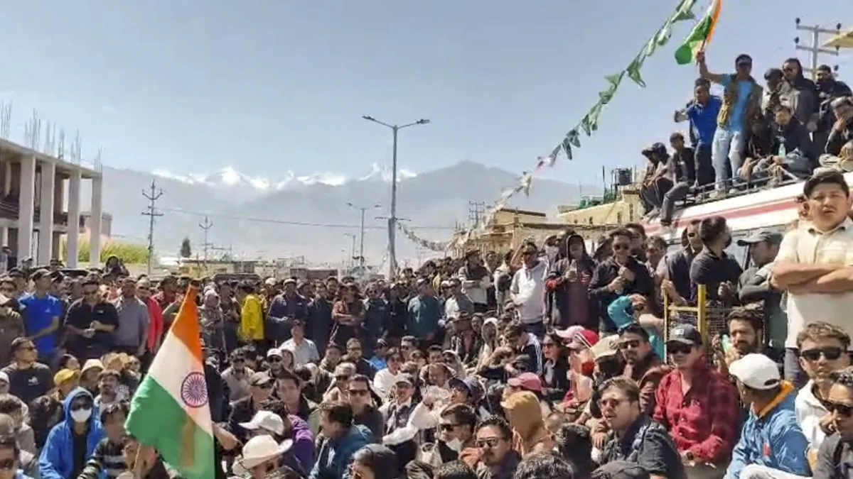 प्रदर्शन करते छात्र- India TV Hindi