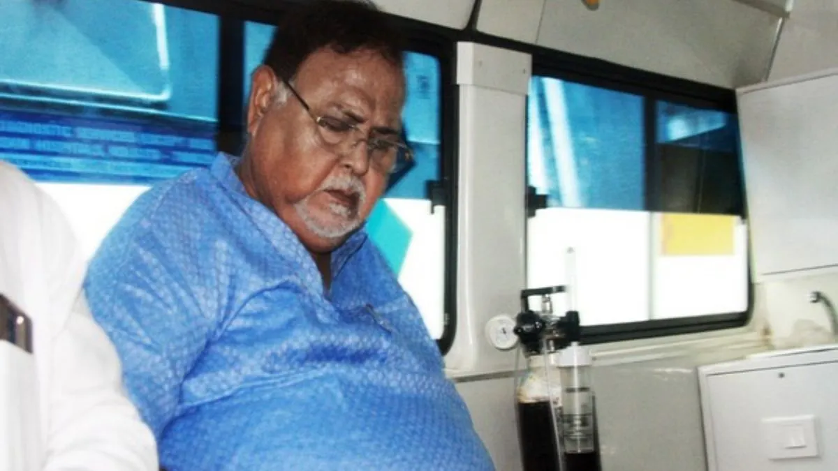 पूर्व शिक्षा मंत्री पार्थ चटर्जी - India TV Hindi