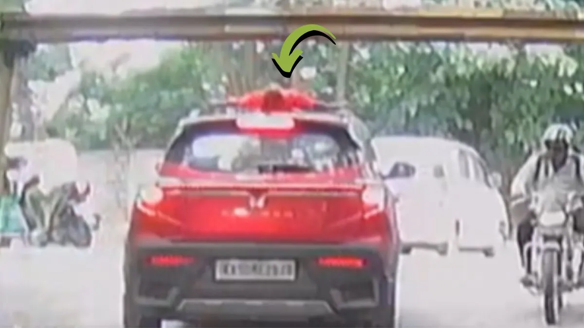 car accident video, sunroof accident, accident from sunroof, live accident recorded, live death on c- India TV Hindi