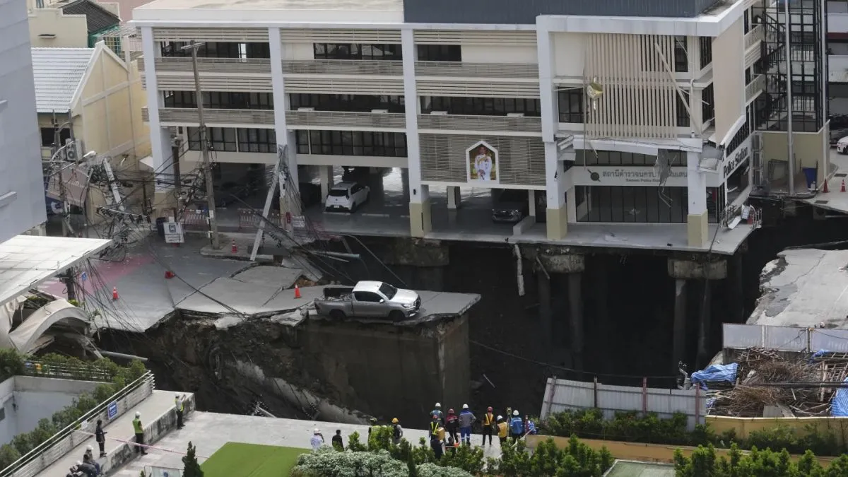 Bangkok road collapse, Bangkok sinkhole video- India TV Hindi