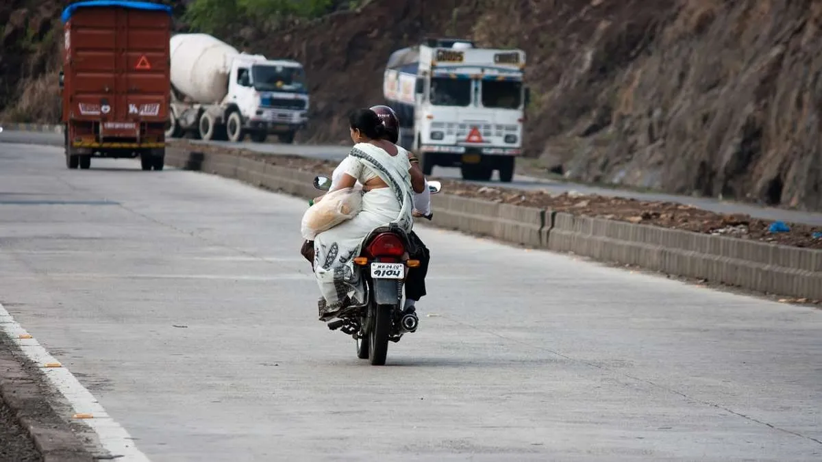 यूपी में बाइक वाले आज से रहें सावधान- India TV Hindi