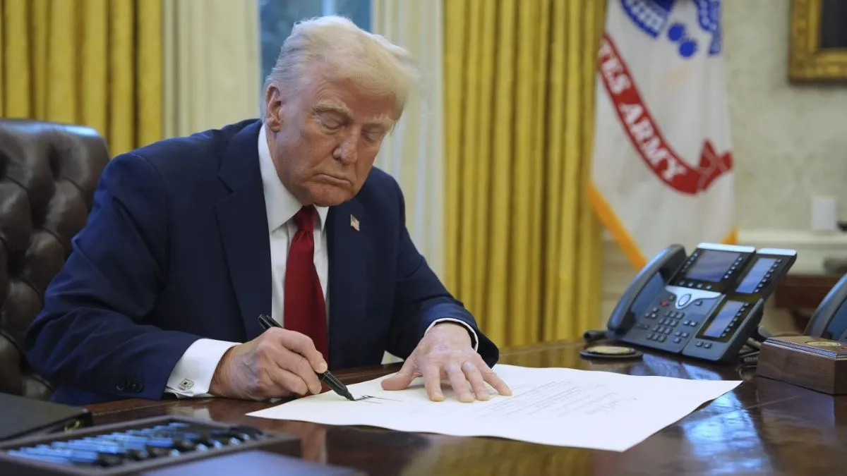 H-1B visa fee, Trump administration, 100000 dollar fee- India TV Hindi