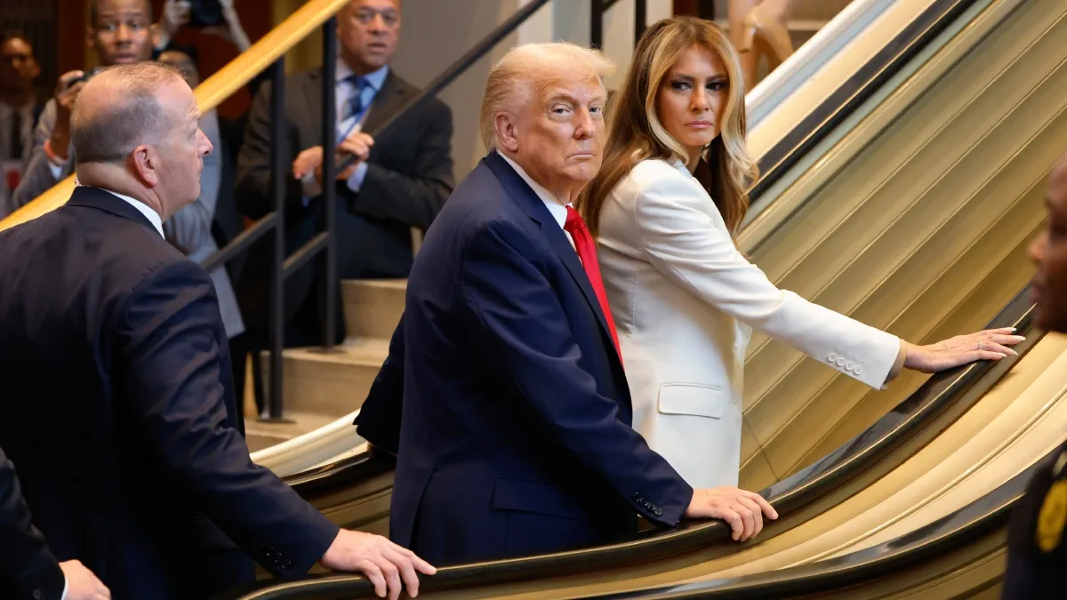 Donald trump UNGA Conspiracy escalator teleprompter- India TV Hindi
