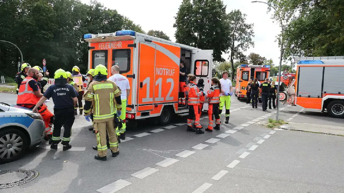 Emergency and paramedics on the scene of the crash in Berlin- India TV Hindi