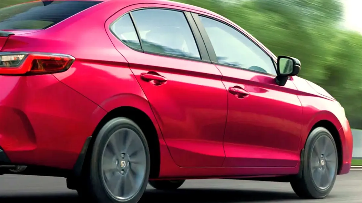 कंपनी इस कार पर फिलहाल 10 साल की एनीटाइम वारंटी ऑफर कर रही है। - India TV Paisa