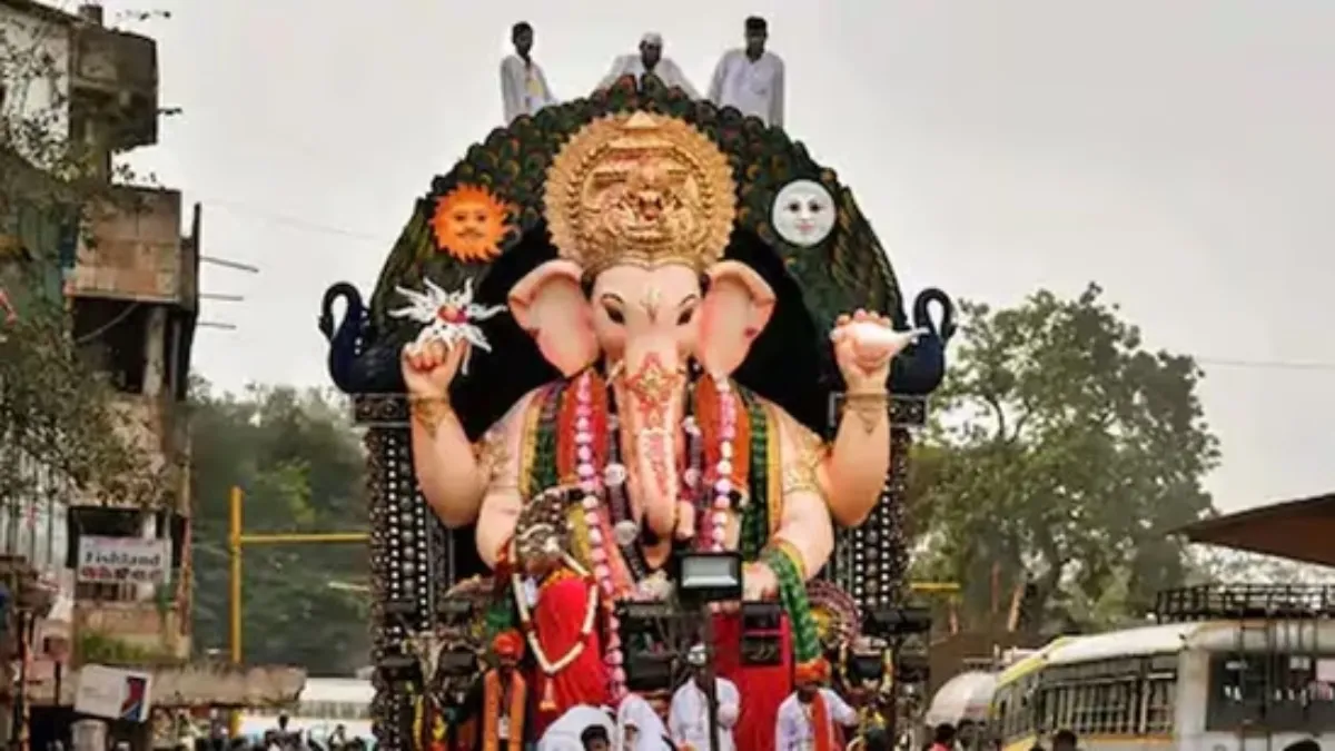 BHOPAL GANESH VISARJAN STONEPELTING- India TV Hindi