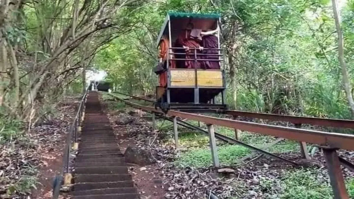Sri Lanka Cable Operated Train Accident- India TV Hindi