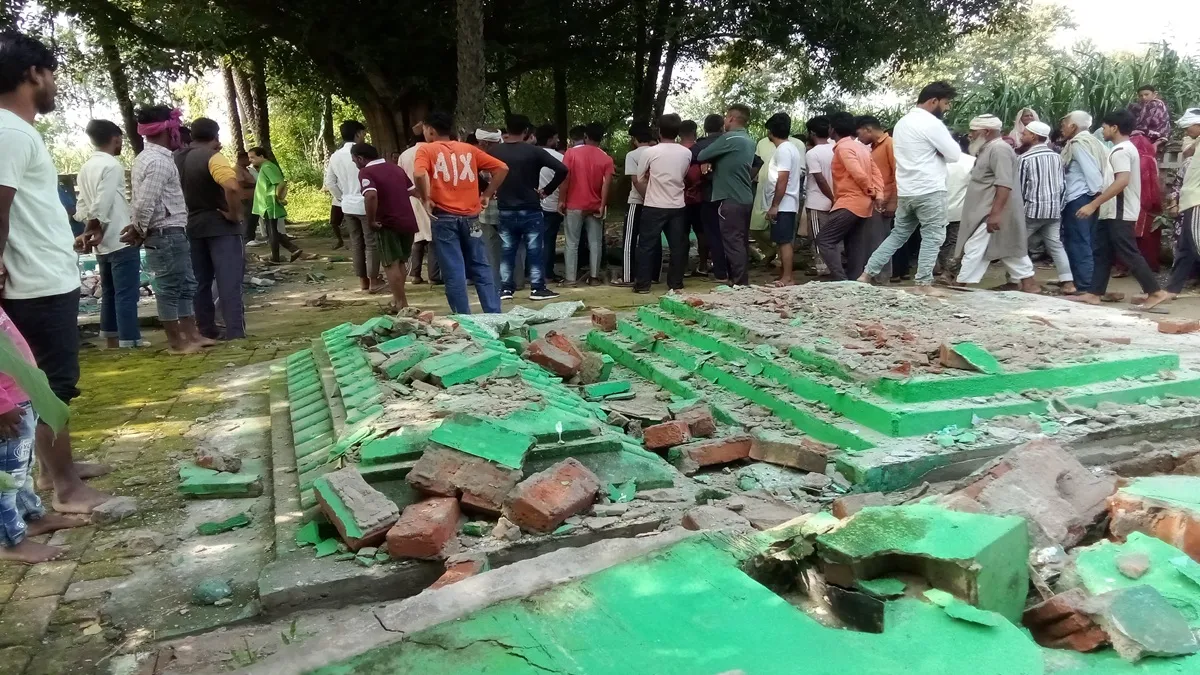 meerut mazar damage- India TV Hindi