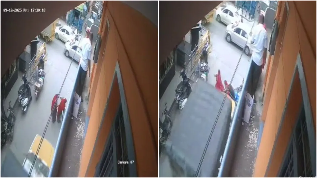 Shocking road accident in Bengaluru woman crushed by pickup van died in hospital- India TV Hindi