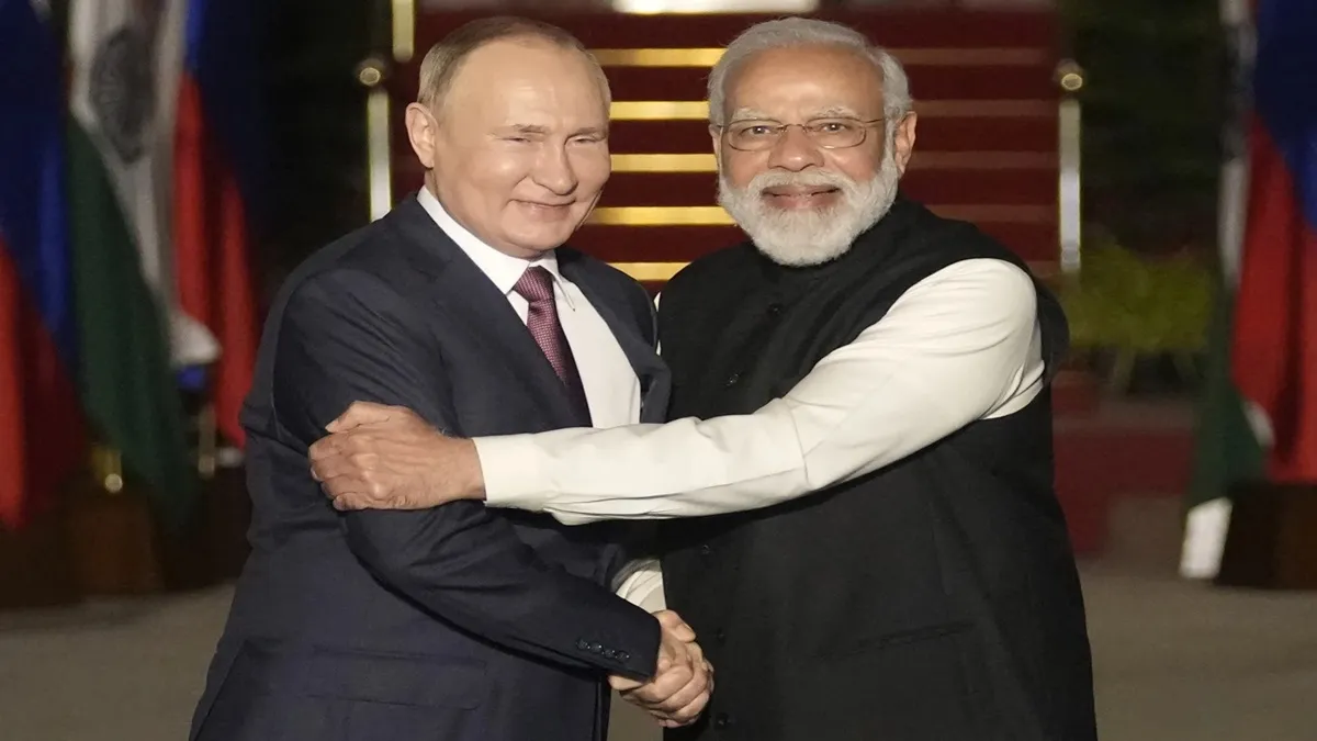 व्लादिमीर पुतिन (L) पीएम नरेंद्र मोदी (R)- India TV Hindi