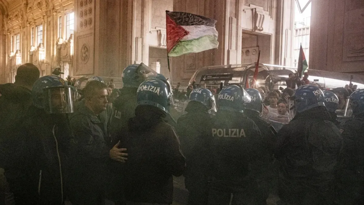 Pro-Palestinian protesters clashed with the police in Italy- India TV Hindi