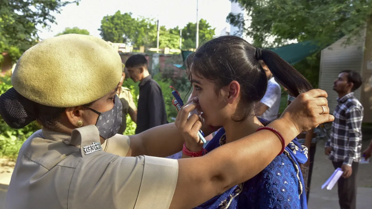 peon exam- India TV Hindi