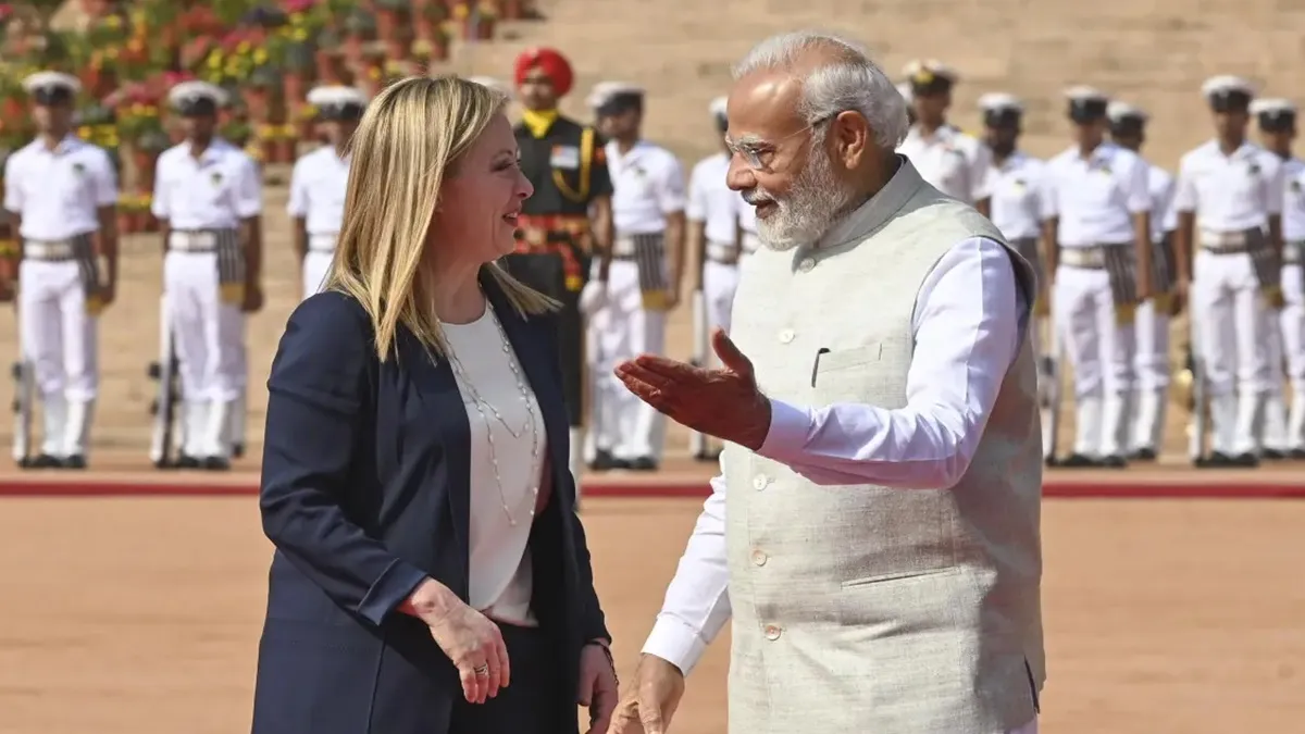 प्रधानमंत्री नरेंद्र मोदी (R) इटली की प्रधानमंत्री जॉर्जिया मेलोनी (L)- India TV Hindi