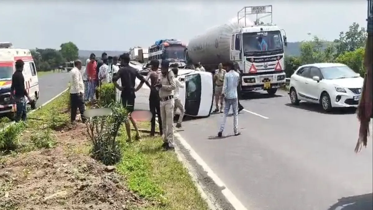 sagar road accident- India TV Hindi