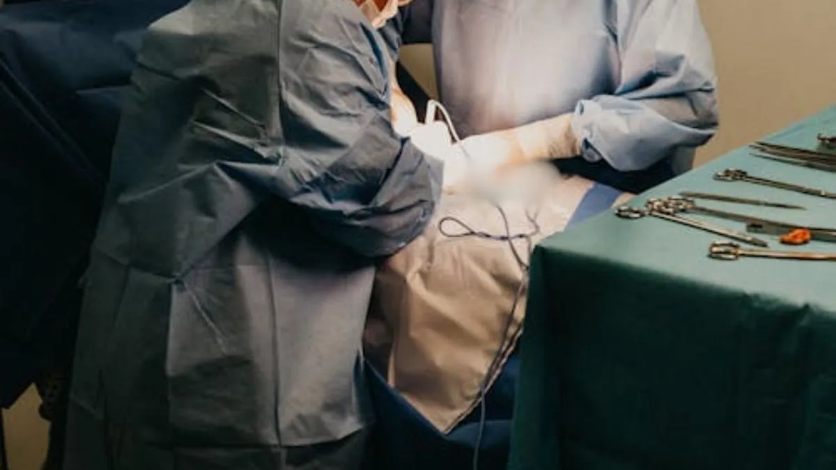 सर्जरी कर निकाल बालों का गुच्छा।- India TV Hindi