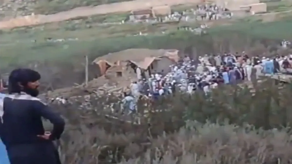 खैबर पख्तूनख्वा के एक गांव में हुई बमबारी।- India TV Hindi