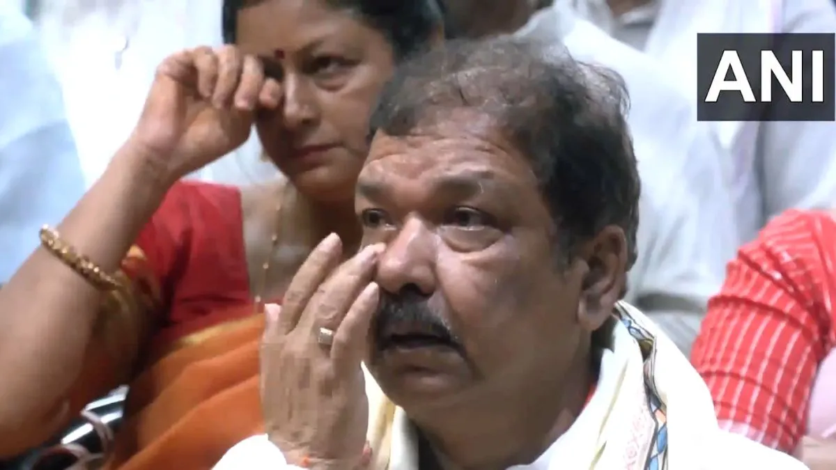 PM मोदी को भावुक देख रोने लगे बिहार BJP अध्यक्ष।- India TV Hindi