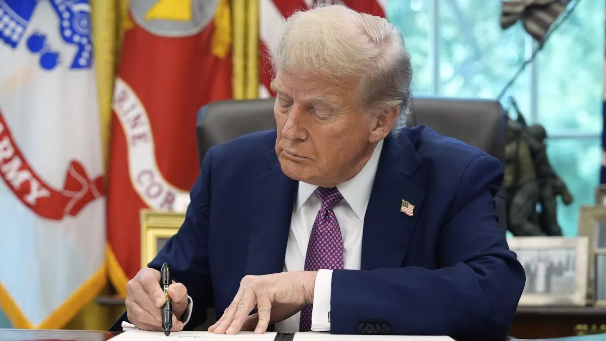 美國總統唐納德·特朗普（Donald Trump）簽署了一項行政命令，以建立戰爭部。 - 印度電視印地語