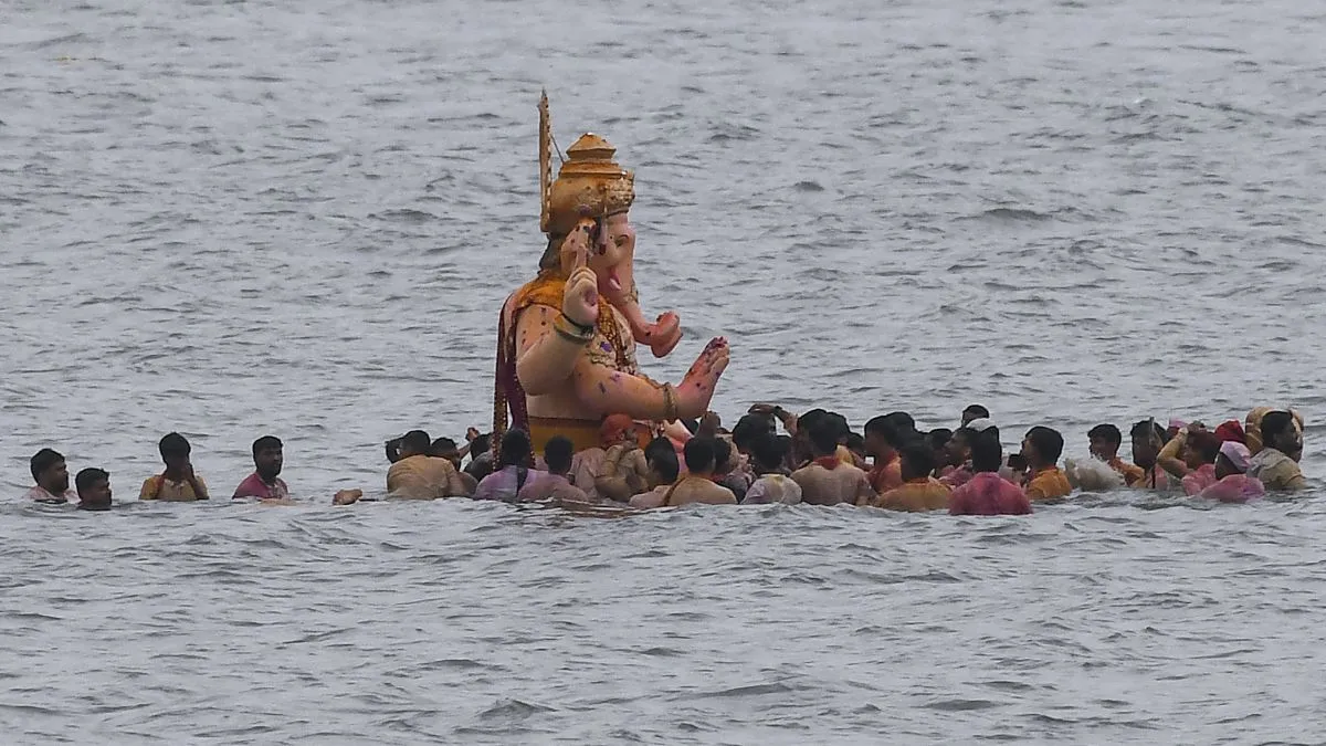 Ganesh Idol immersions- India TV Hindi
