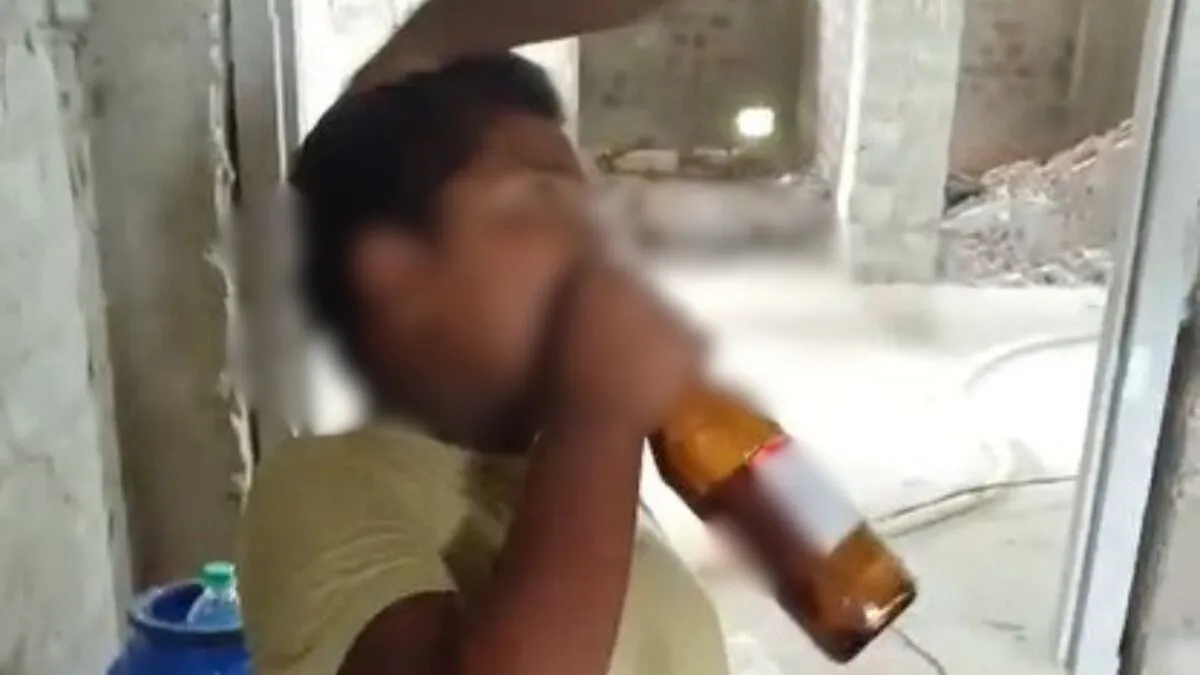 बच्चे को जबरन पिलाई बीयर- India TV Hindi