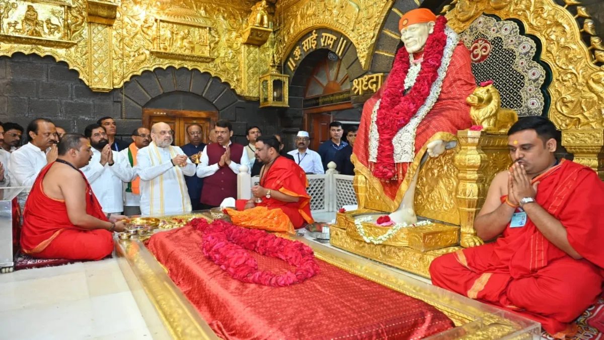 साईं मंदिर में केंद्रीय गृह मंत्री अमित शाह- India TV Hindi
