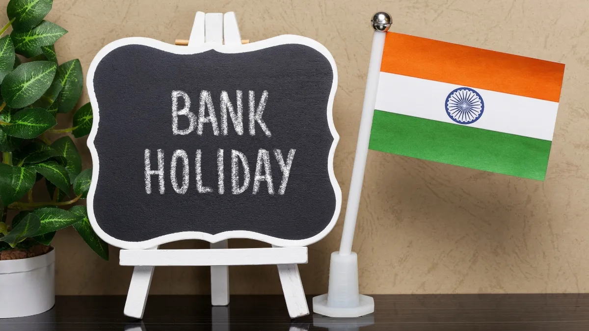 bank holiday, bank holiday on karwa chauth, bank holiday in october,- India TV Paisa
