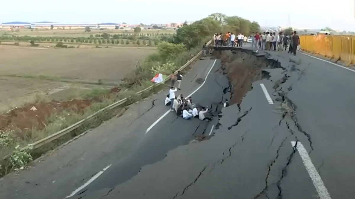 bhopal road broken congress- India TV Hindi
