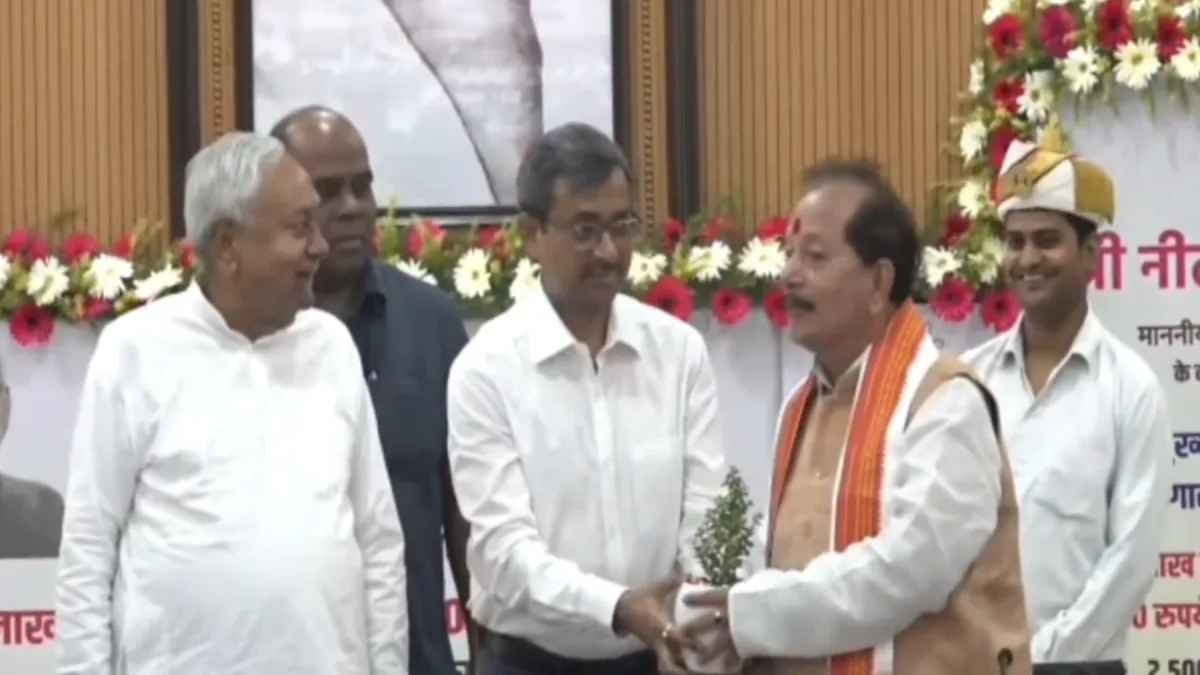 बिहार सीएम नीतीश कुमार और डिप्टी सीएम विजय सिन्हा- India TV Hindi