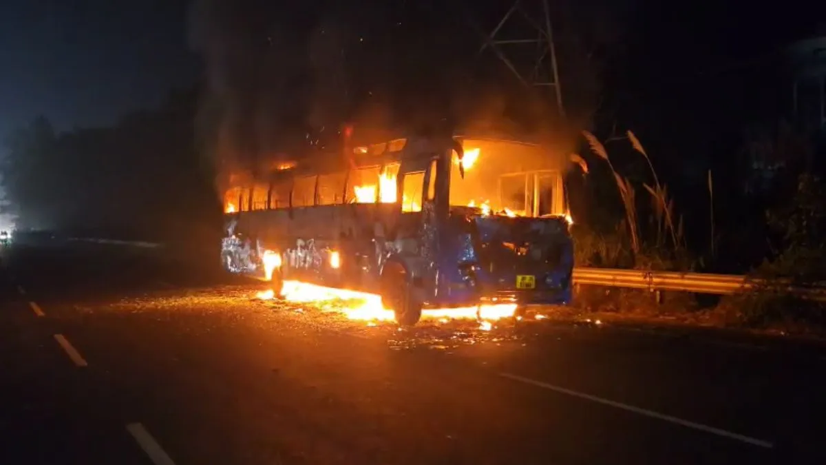 BUS FIRE- India TV Hindi