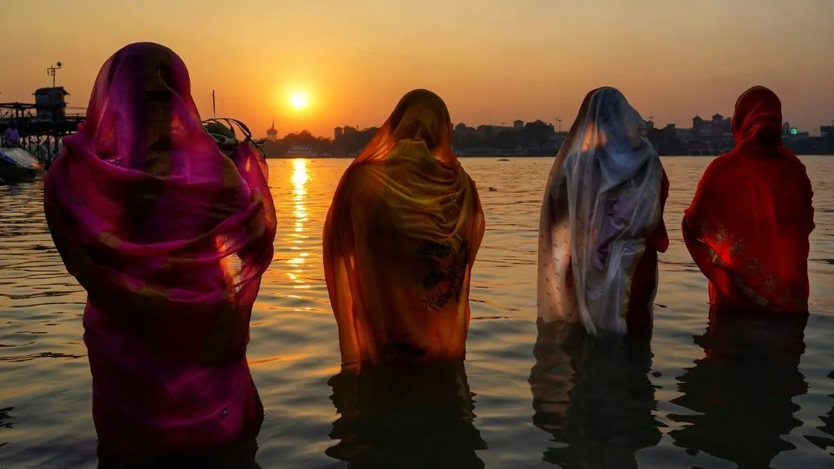 Arghya offered at sunset on chhath- India TV Hindi