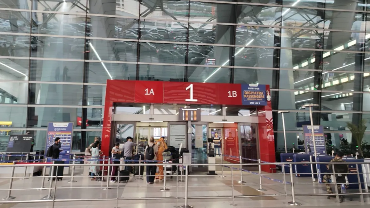 दिल्ली एयरपोर्ट का एक प्रवेश द्वार।- India TV Paisa