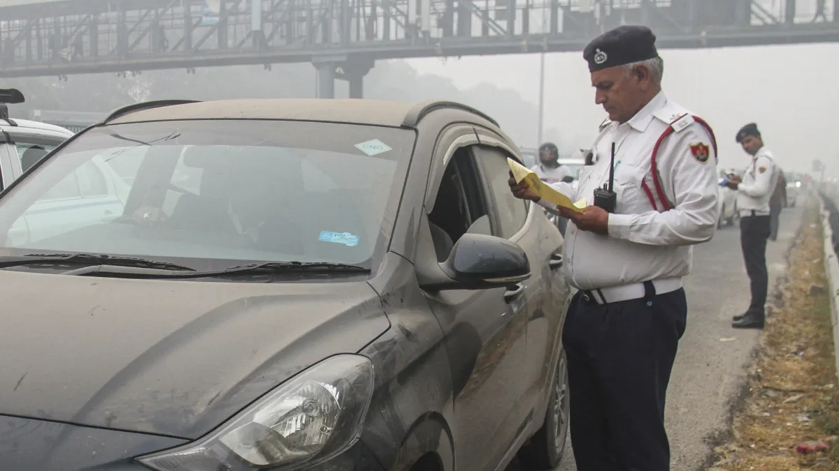 Challan, Gurugram traffic police, - India TV Paisa