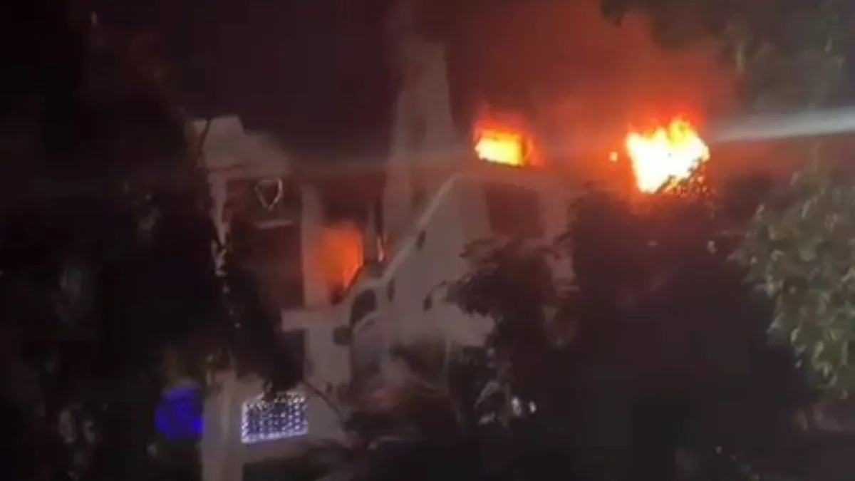 बिल्डिंग में लगी भीषण आग - India TV Hindi