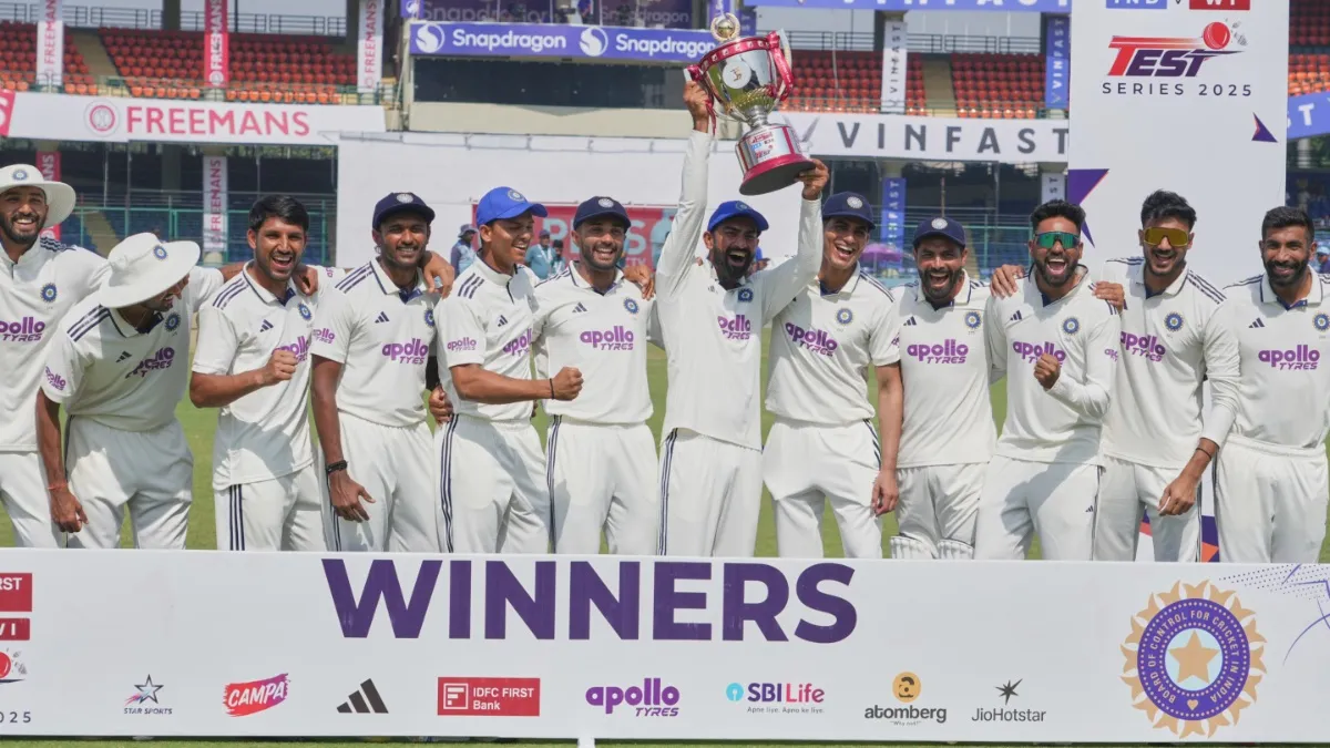 Team India with the trophy after the series win over West Indies- India TV Hindi