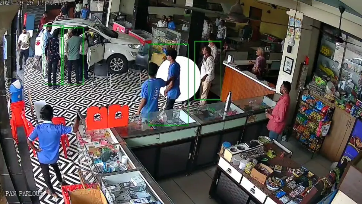 Car in hotel- India TV Hindi