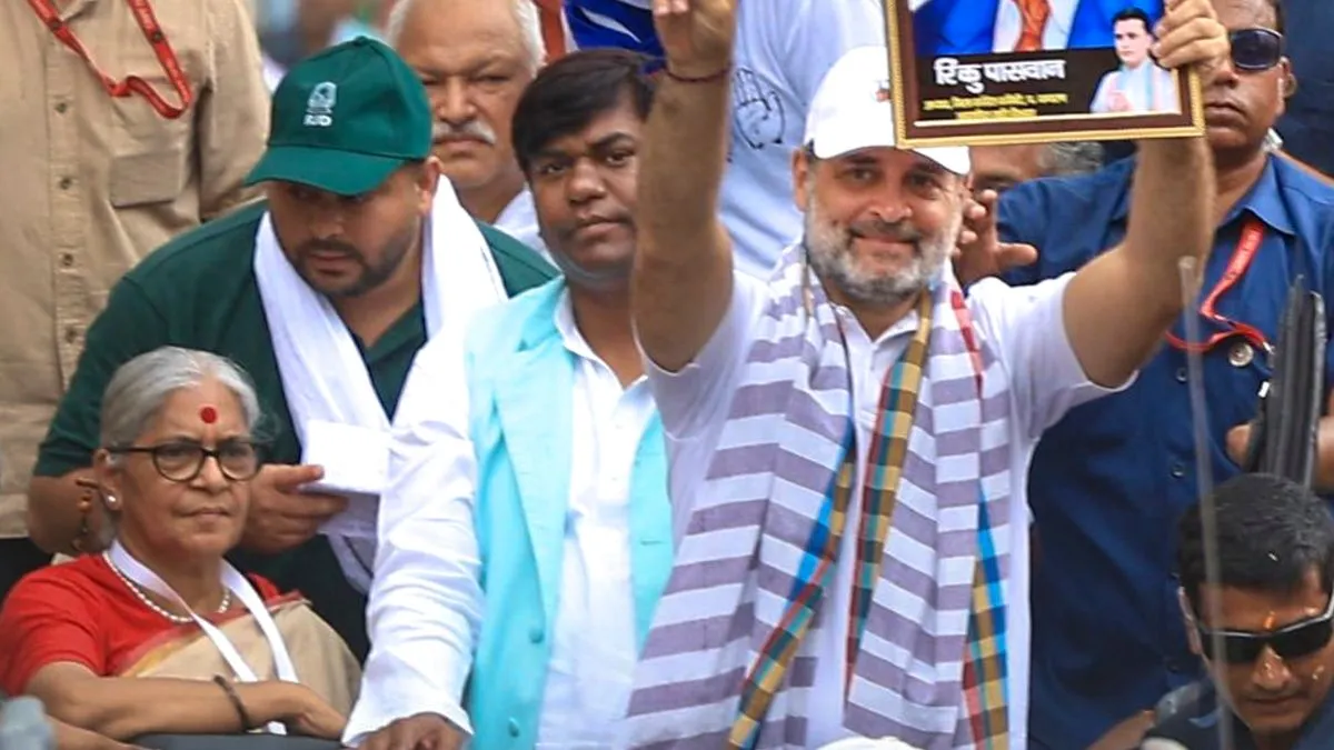 बिहार विधानसभा चुनाव में महागठबंधन में सीट बंटवारे को लेकर घमासान जारी है। RJD ने सिंबल बांटने शुरू - India TV Hindi