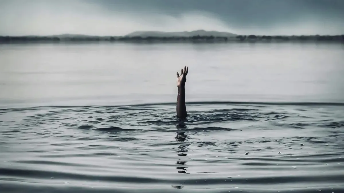 Maharashtra Sindhudurg family drown in Arabian Sea- India TV Hindi