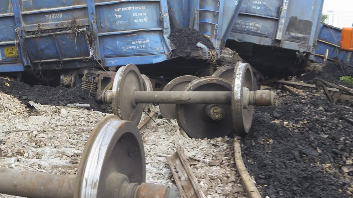 Mathura train accident, Delhi-Agra rail disruption, coal-laden train derailment- India TV Hindi
