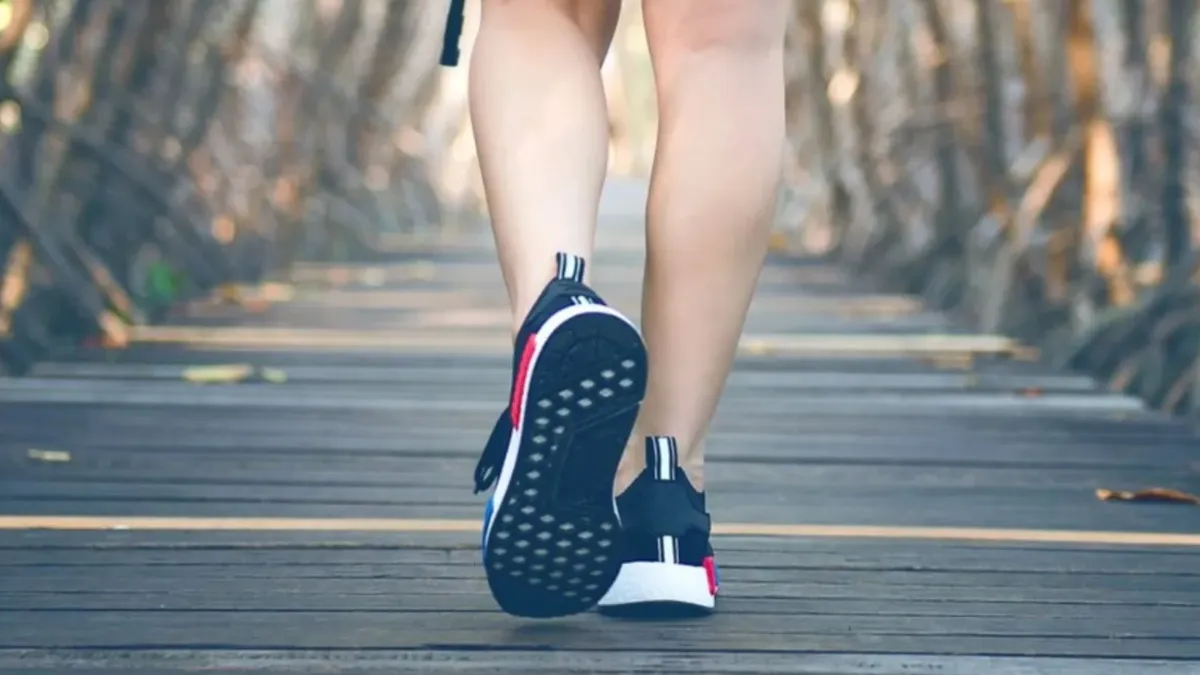 उल्टी दिशा में चलने के फायदे,- India TV Hindi