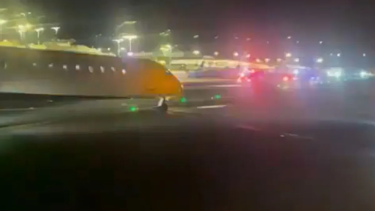 America Plane Collide- India TV Hindi