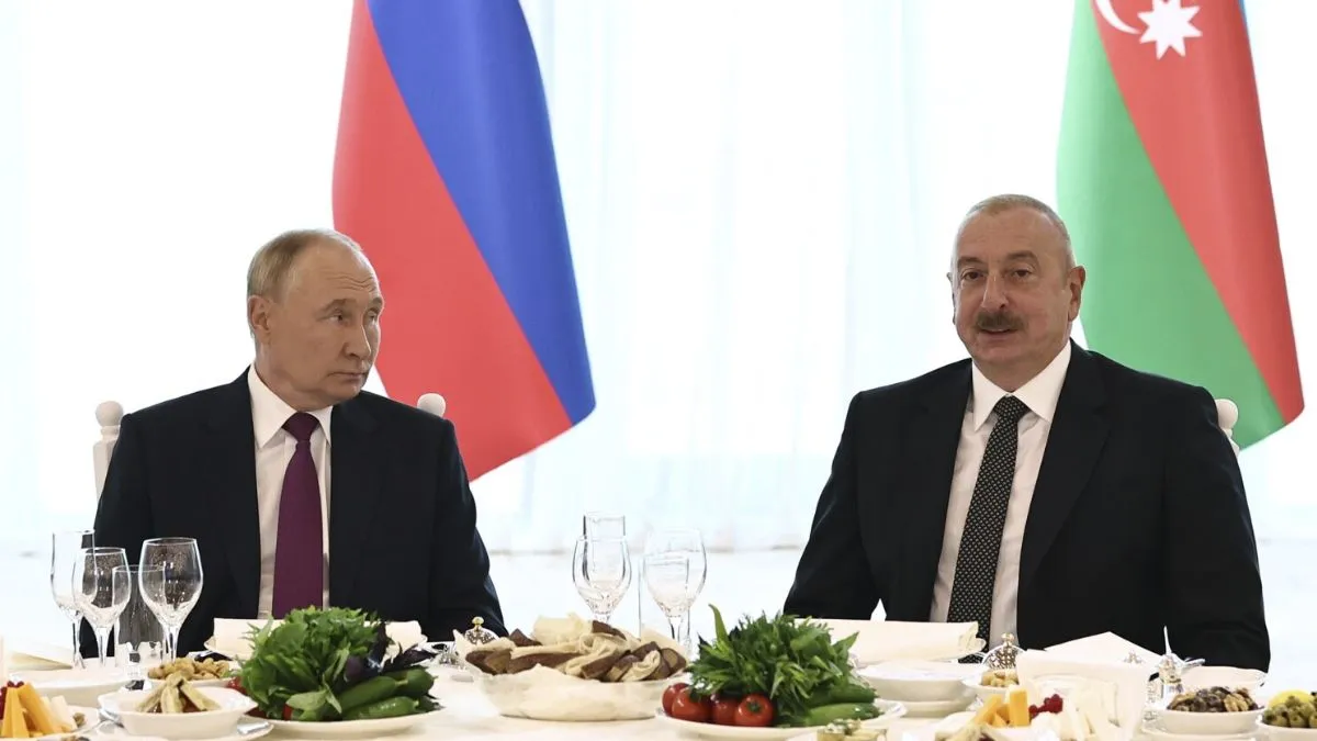 रूस के राष्ट्रपति पुतिन (बाएं) और अज़रबैजान के राष्ट्रपति इल्हाम अलीयेव।- India TV Hindi