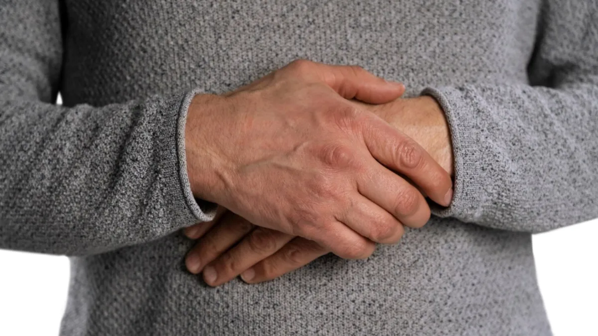 क्यों महसूस होती है कमजोरी और झुनझुनी?- India TV Hindi