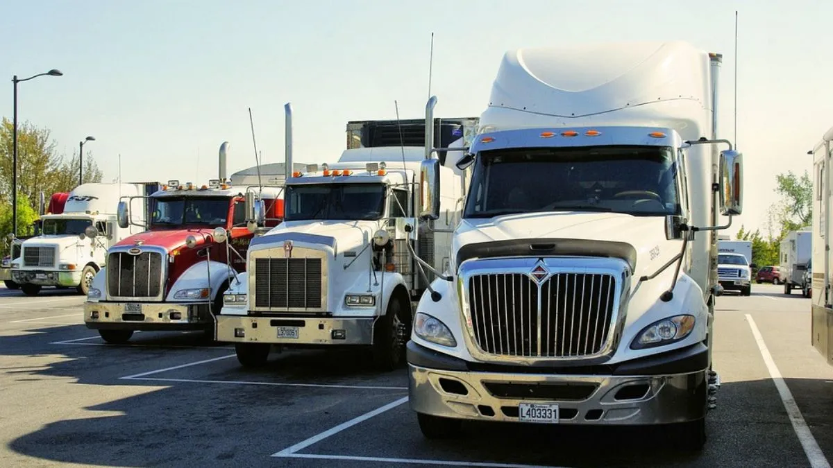 tariff, tariff war, us tariff on trucks, tariff on trucks, tariff on heavy trucks, us, america, dona- India TV Paisa