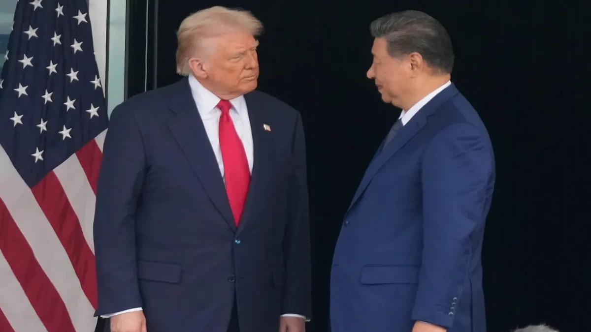 Donald Trump (L) Xi Jinping (R)- India TV Hindi