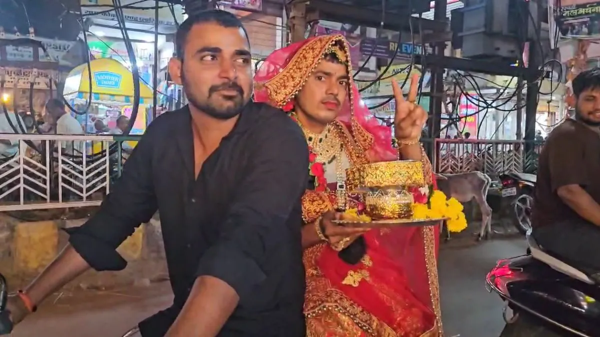 दोस्त के लिए रखा करवा चौथ का व्रत।- India TV Hindi