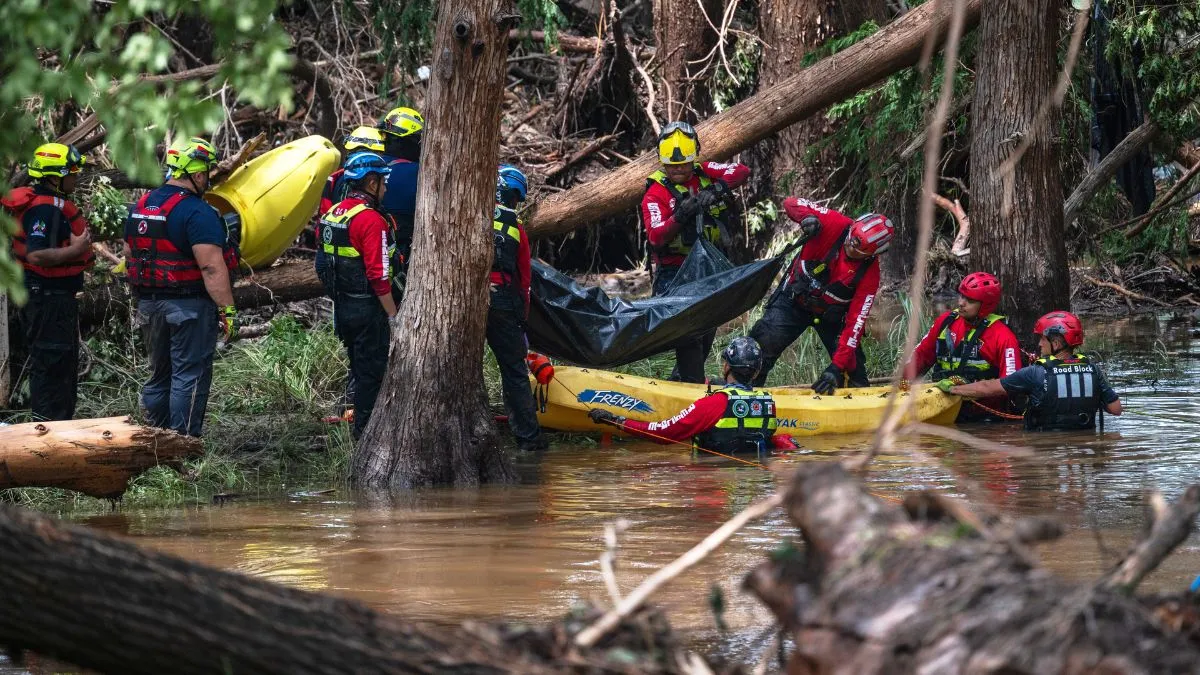 बाढ़ और भूस्खलन से 41 लोगों की हुई मौत।- India TV Hindi