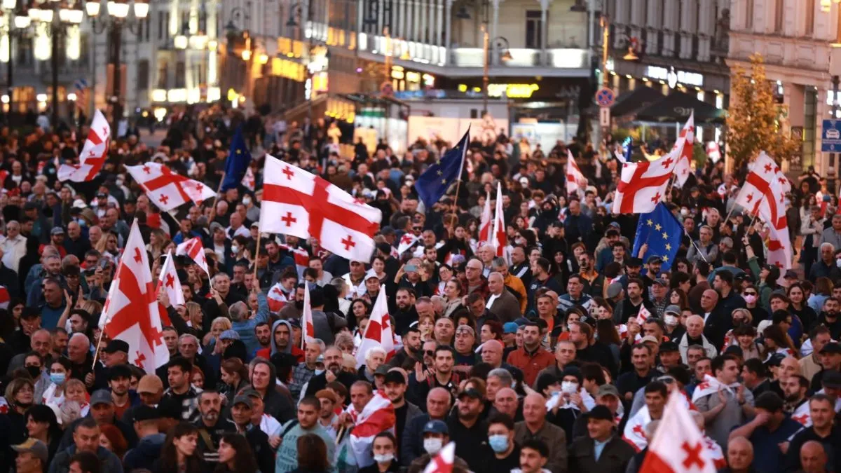 जॉर्जिया में विरोध प्रदर्शन करते लोग। - India TV Hindi