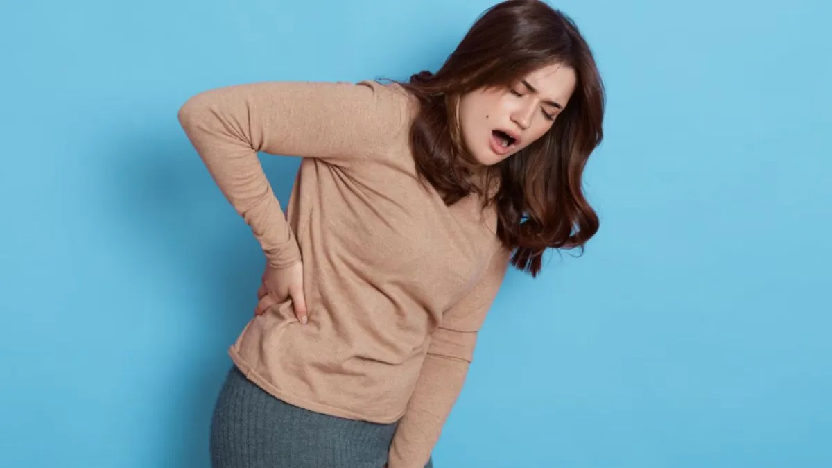 कमर दर्द में ठंडा या गर्म पानी, किससे सिकाई करनी चाहिए? - India TV Hindi