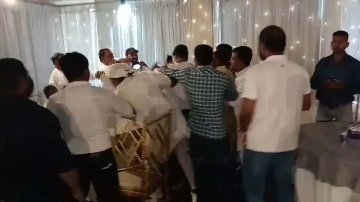 विकासशील इंसान पार्टी के कार्यकर्ता आपस में भिड़े- India TV Hindi