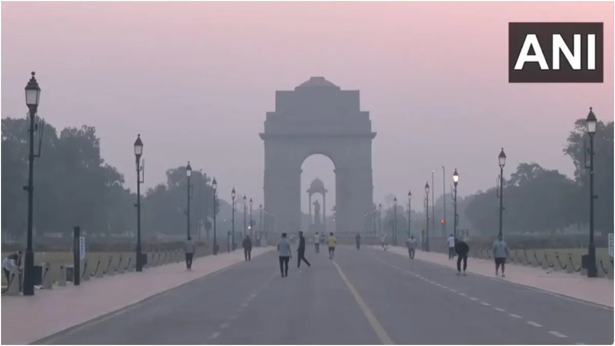 प्रदूषण में वॉक- India TV Hindi